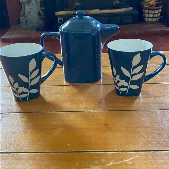 Gorgeous ceramic teapot & 2 cups new w/ 1 dot - Picture 11 of 11